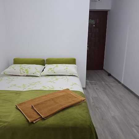 Anna Home Рымнику-Вылча Экстерьер фото