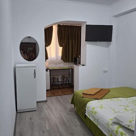 Anna Home Рымнику-Вылча Экстерьер фото