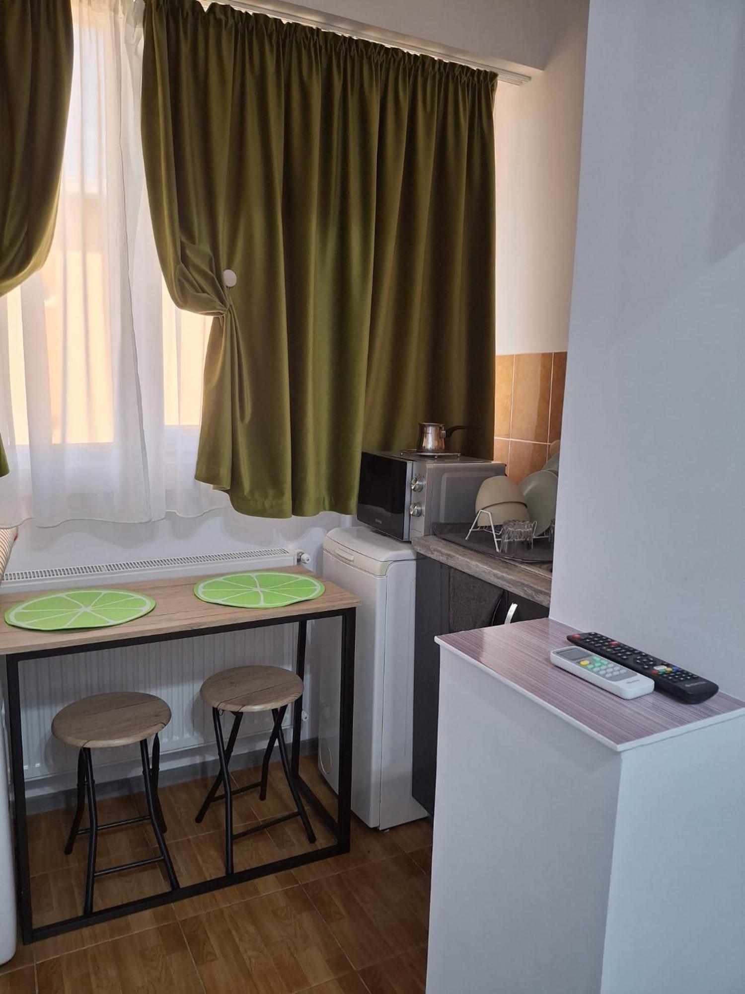 Anna Home Рымнику-Вылча Экстерьер фото