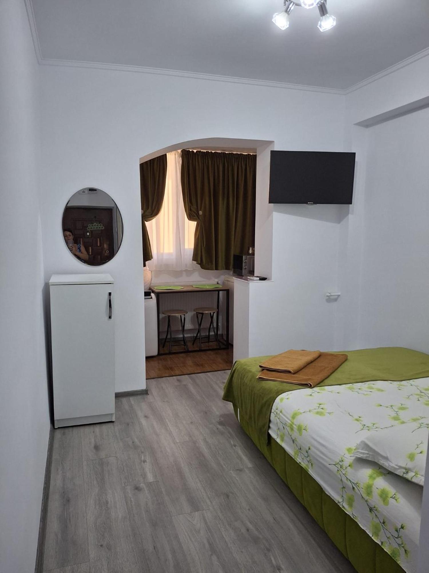 Anna Home Рымнику-Вылча Экстерьер фото